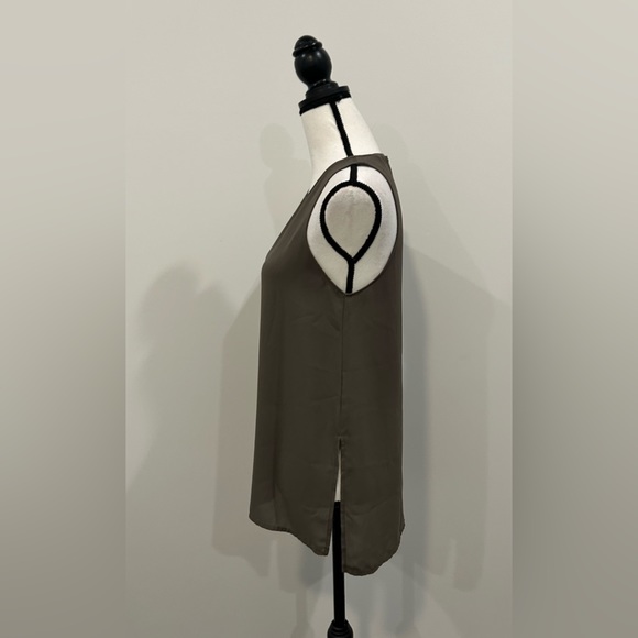 Lush Sleeveless Blouse - Picture 2 of 3